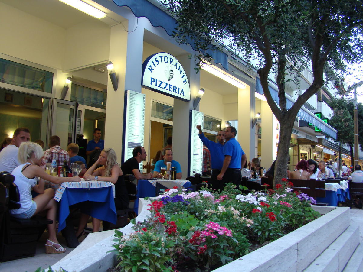 Hotel Blue Marine Lignano Sabbiadoro Exterior photo