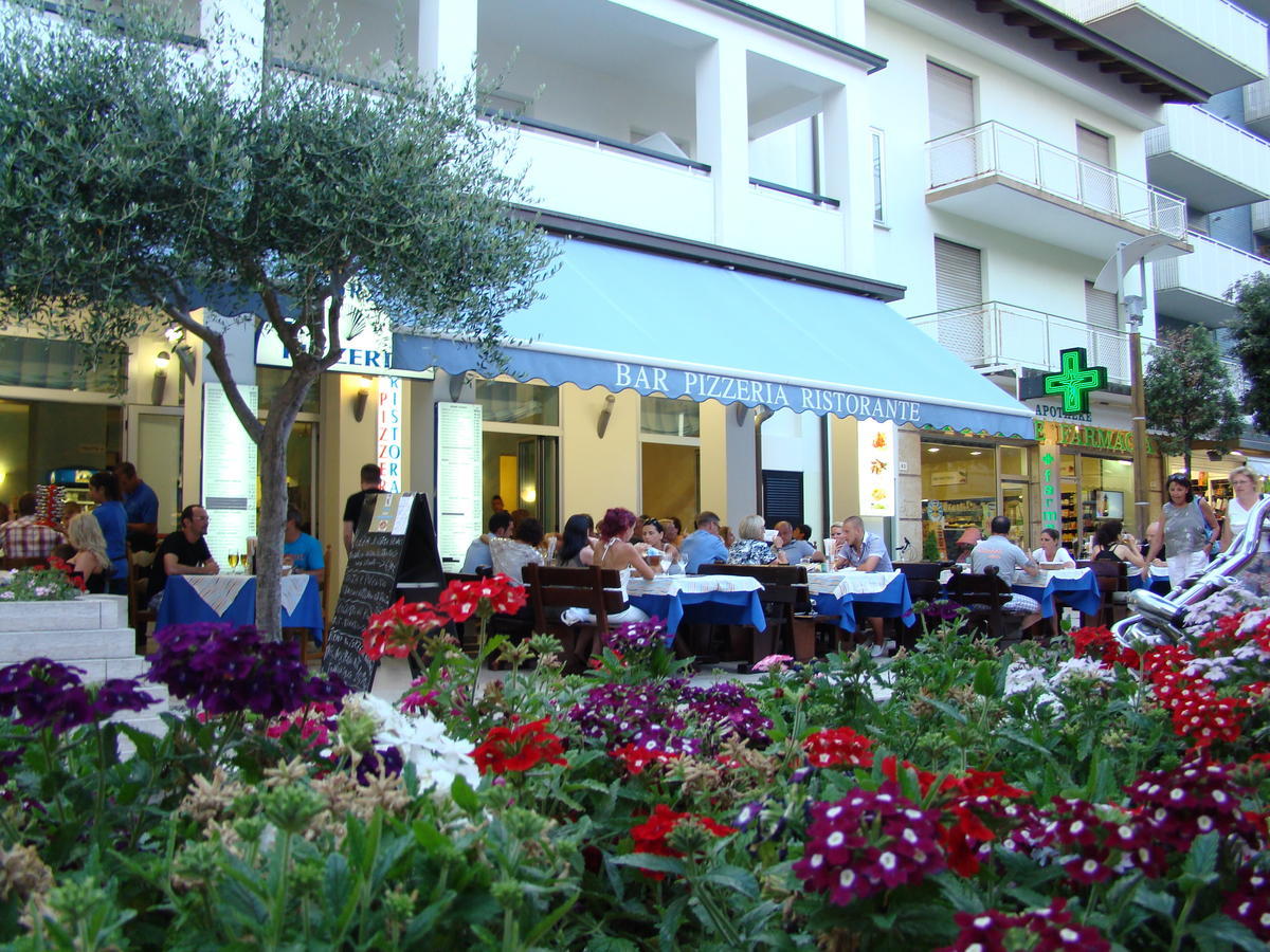 Hotel Blue Marine Lignano Sabbiadoro Exterior photo