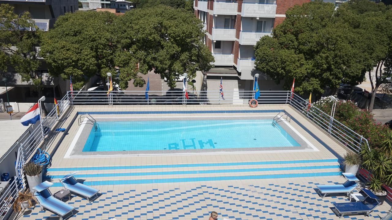 Hotel Blue Marine Lignano Sabbiadoro Exterior photo