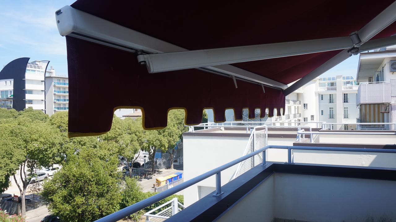 Hotel Blue Marine Lignano Sabbiadoro Exterior photo